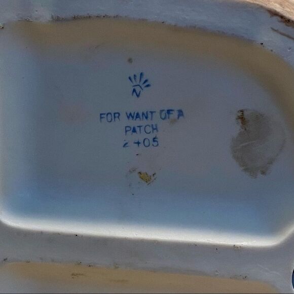 Vintage Pucci Bisque Sculpture “For Want of a Patch” 2405 Extremely Rare/Unique - Picture 14 of 15